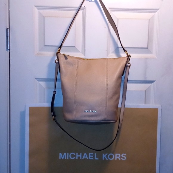 Michael Kors Handbags - 😍 a Michael kors  bucket Pur se with two straps dress it up or dress it down 😘